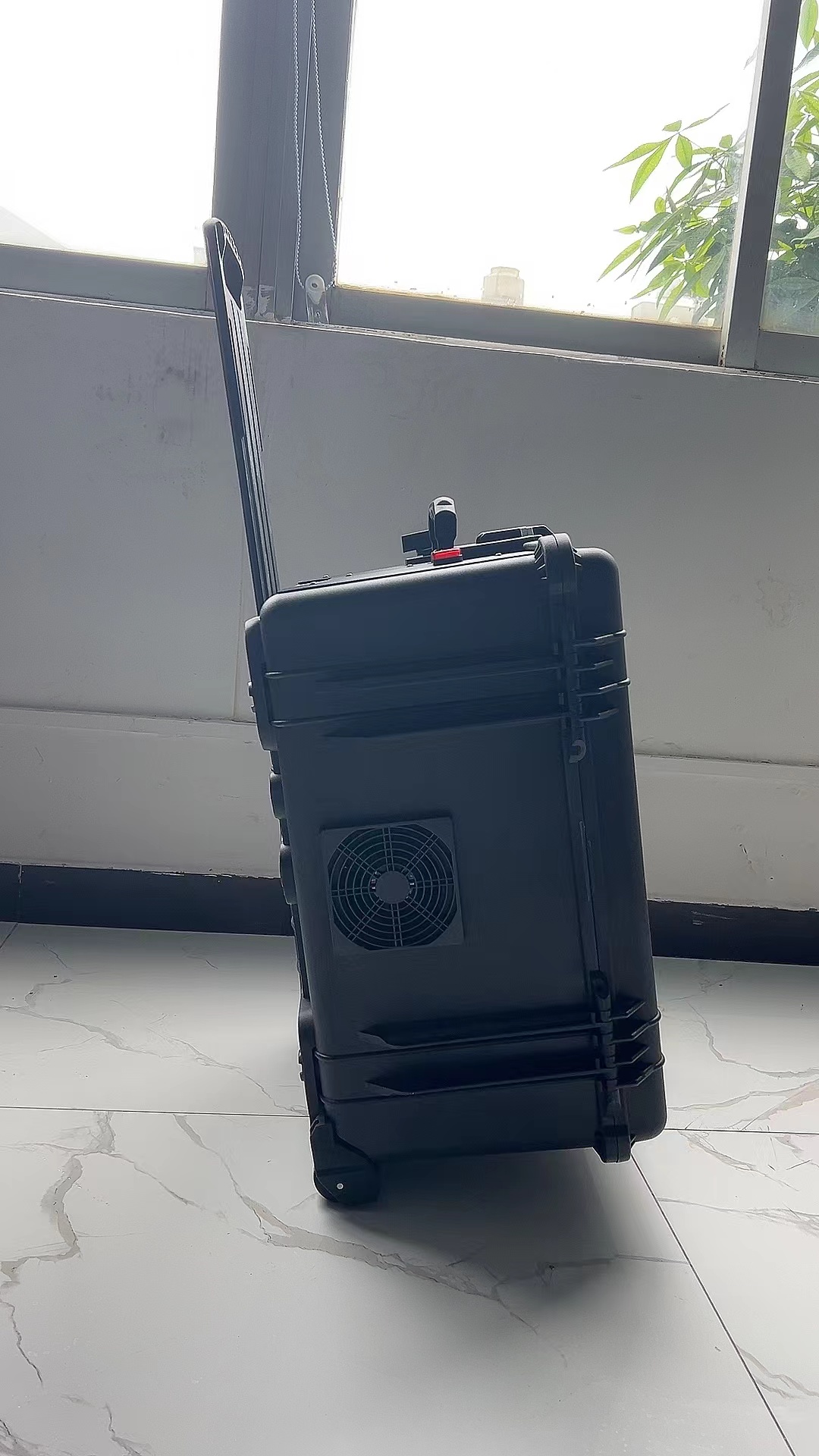 平罗手拉箱型移动通信干扰器